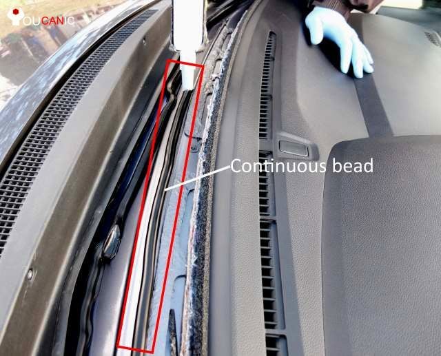 How to Replace Your Automobile Windshield (with Pictures)