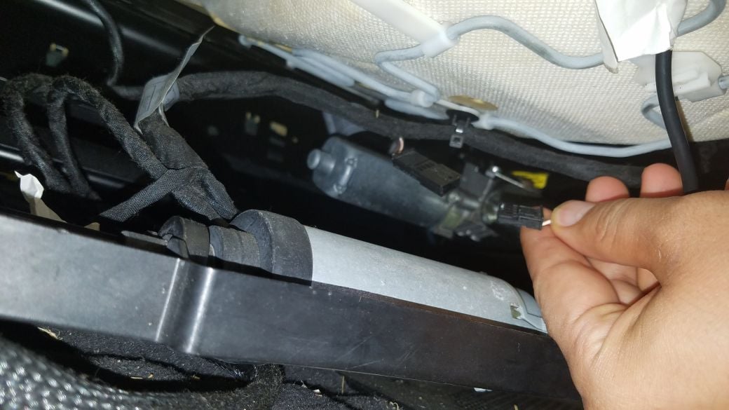 bmw airbag light on due to defective passenger seat mat sensor