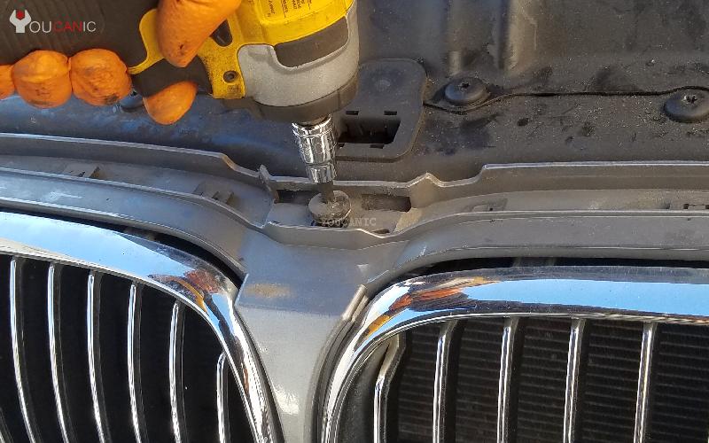 How To Change the Kidney Grille for the BMW 5 Series