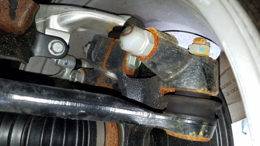nissan outer tie rod location 