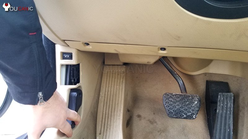 open hood to add power steering fluid BMW  3-Series