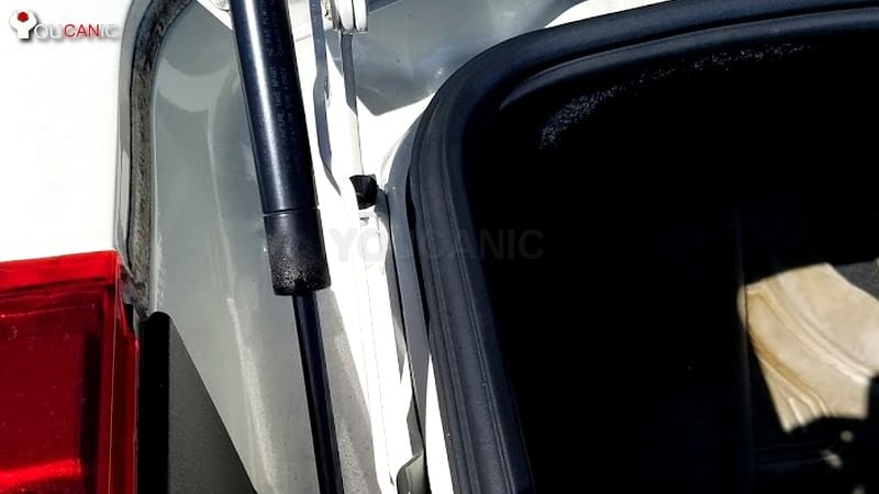 How to Fix a Trunk That Won'T Stay Open 