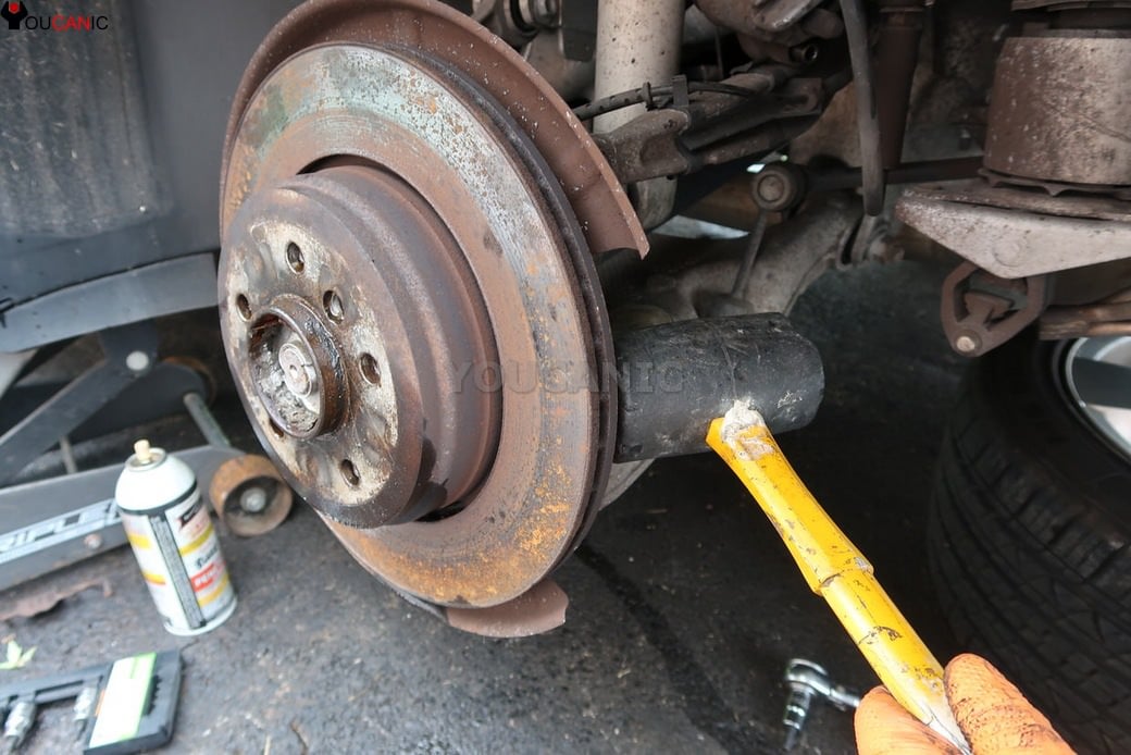 remove-bmw-rear-disc-rotor