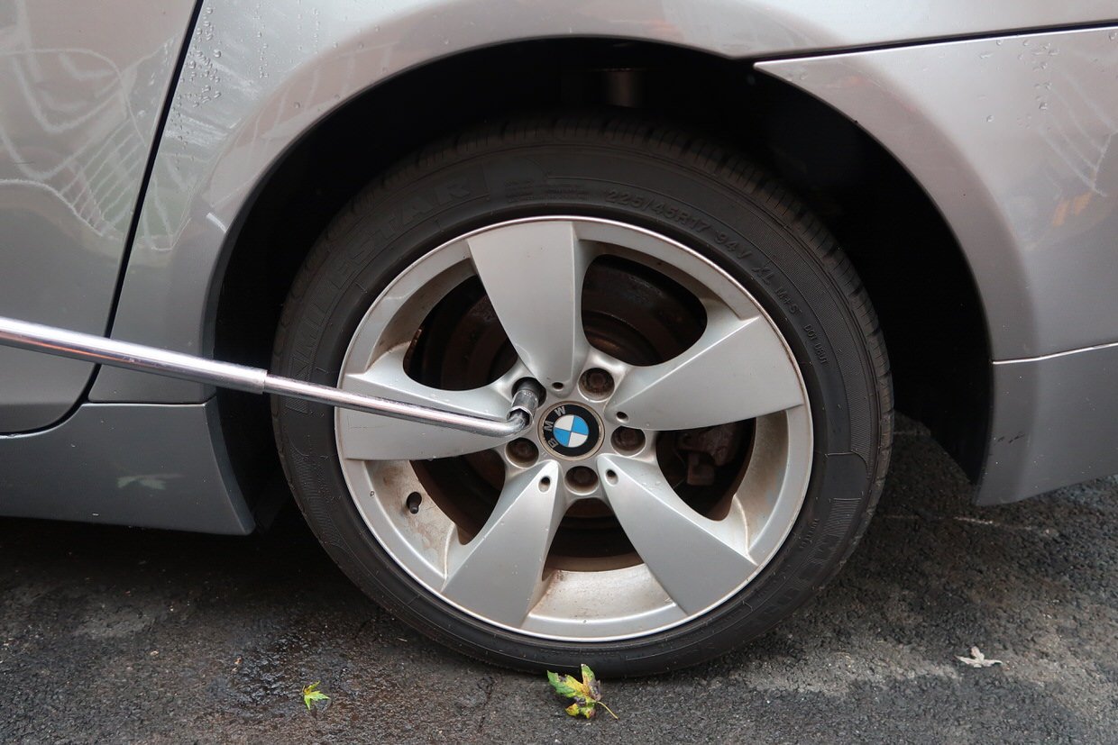 remove-car-wheel