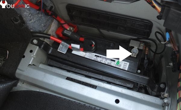 bmw-battery-in-trunk