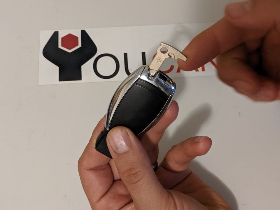 remove metal key mercedes keyfob