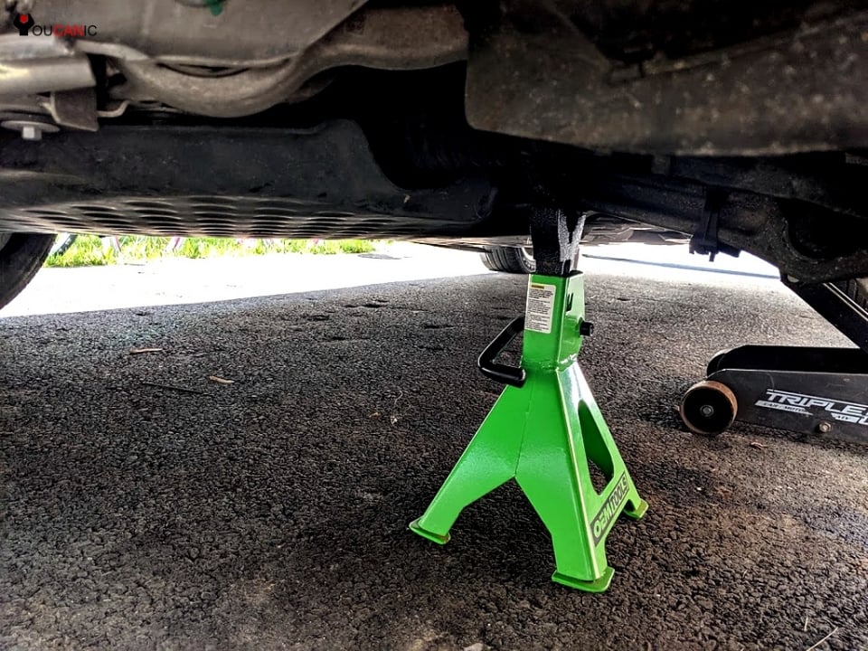 secure vehicle with jack stands