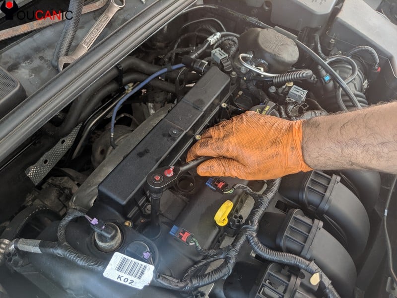 remove ford focus spark plugs