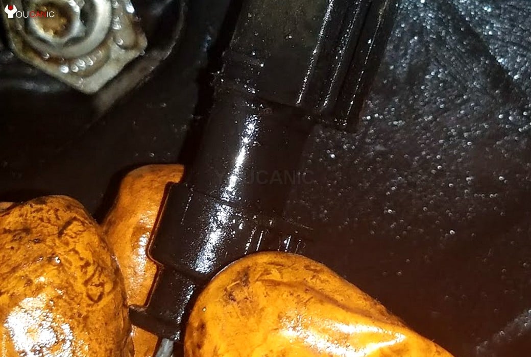 oil leak on mercedes sensor