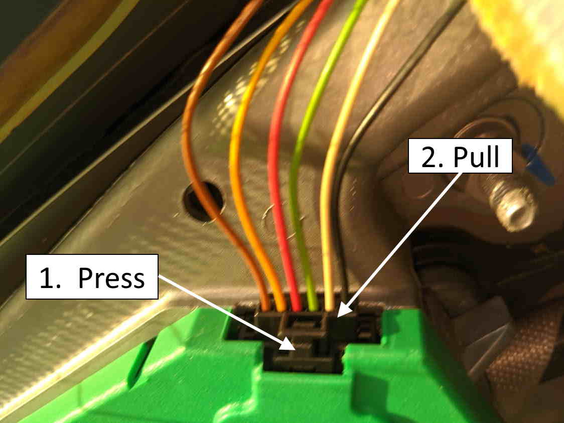 Press and pull mercedes connector