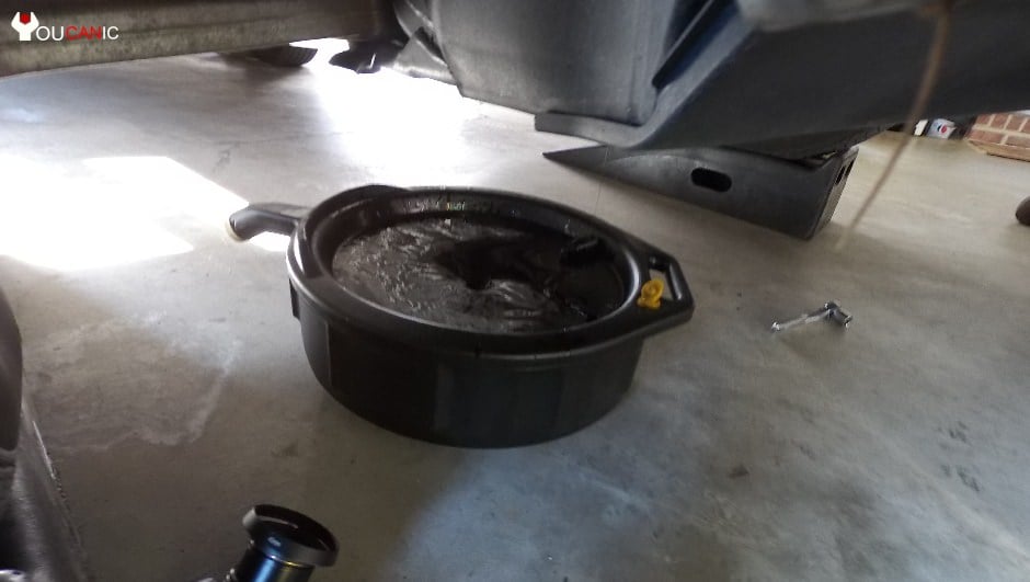what tool do I need to change oil on my car: drain pan