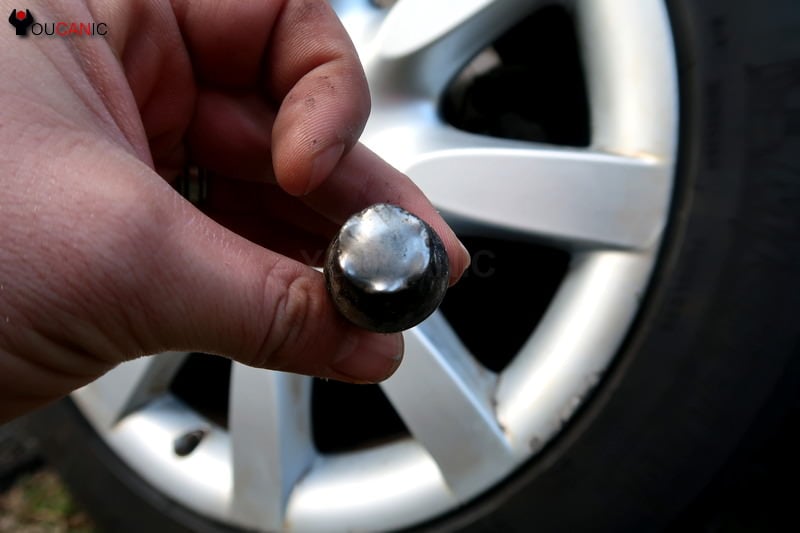 how to remove damaged stripped lug nut
