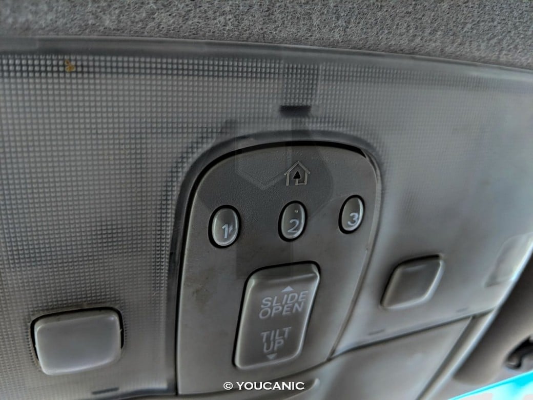 2004-Lexus-ES-330 garage buttons