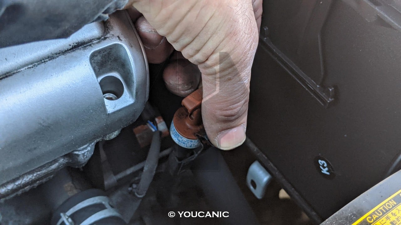 Toyota check transmission fluid level