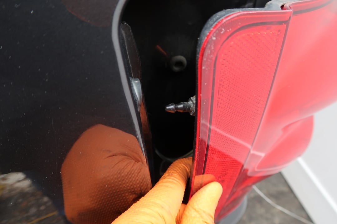 dodge grand carvan tail light removal