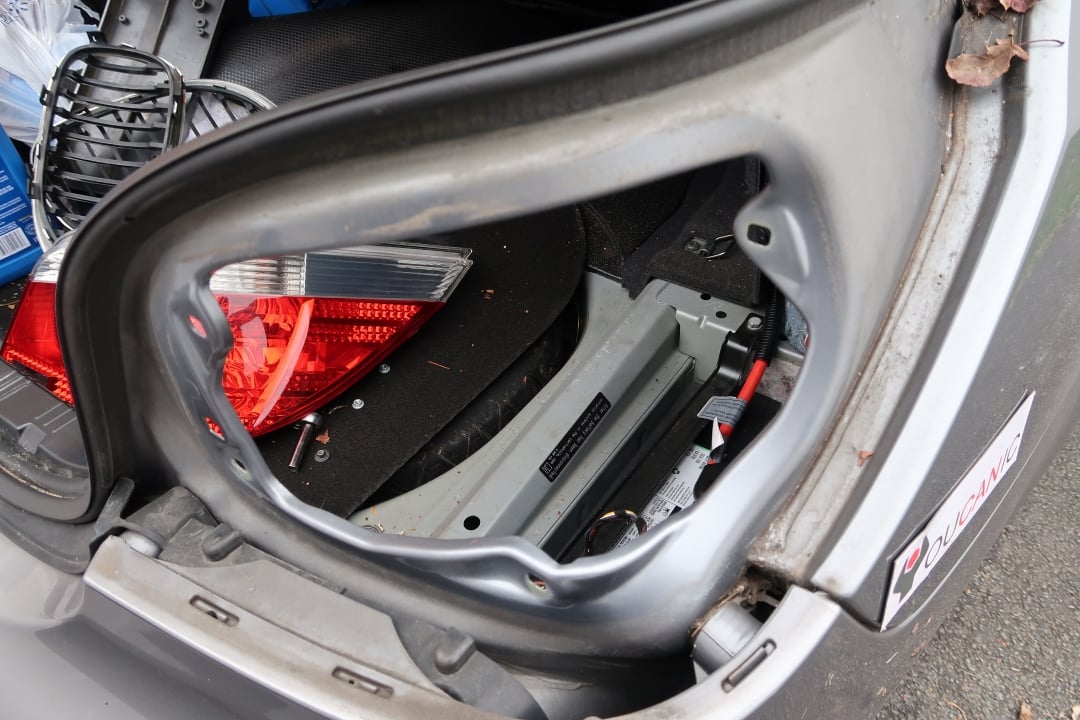 bmw e60 tail light replacement