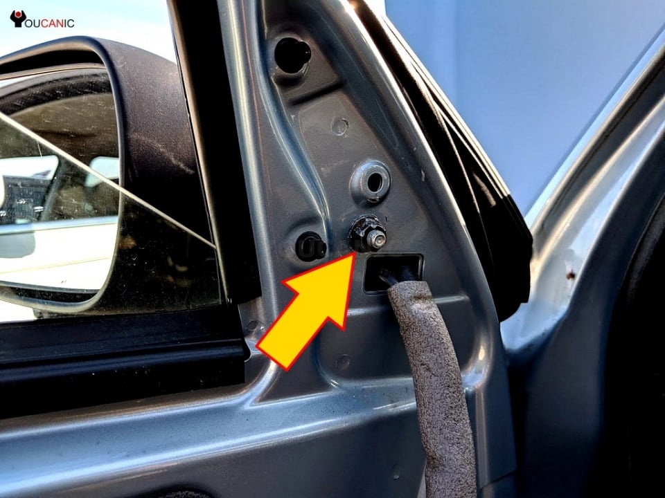 remove bolts volvo xc60 side mirror 