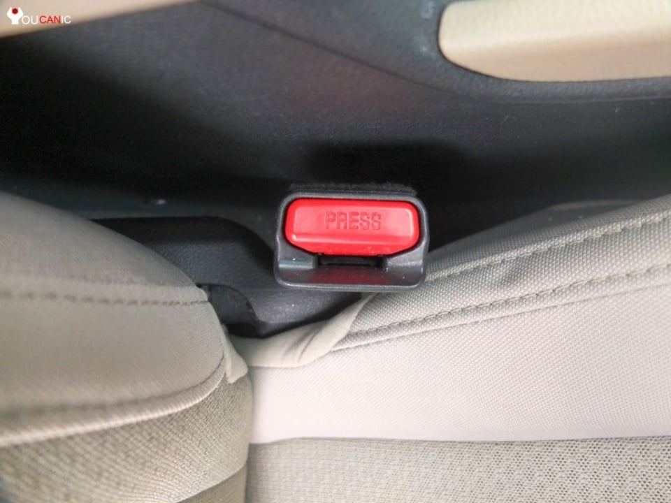 Volvo seat belt buckle triggers airbag light