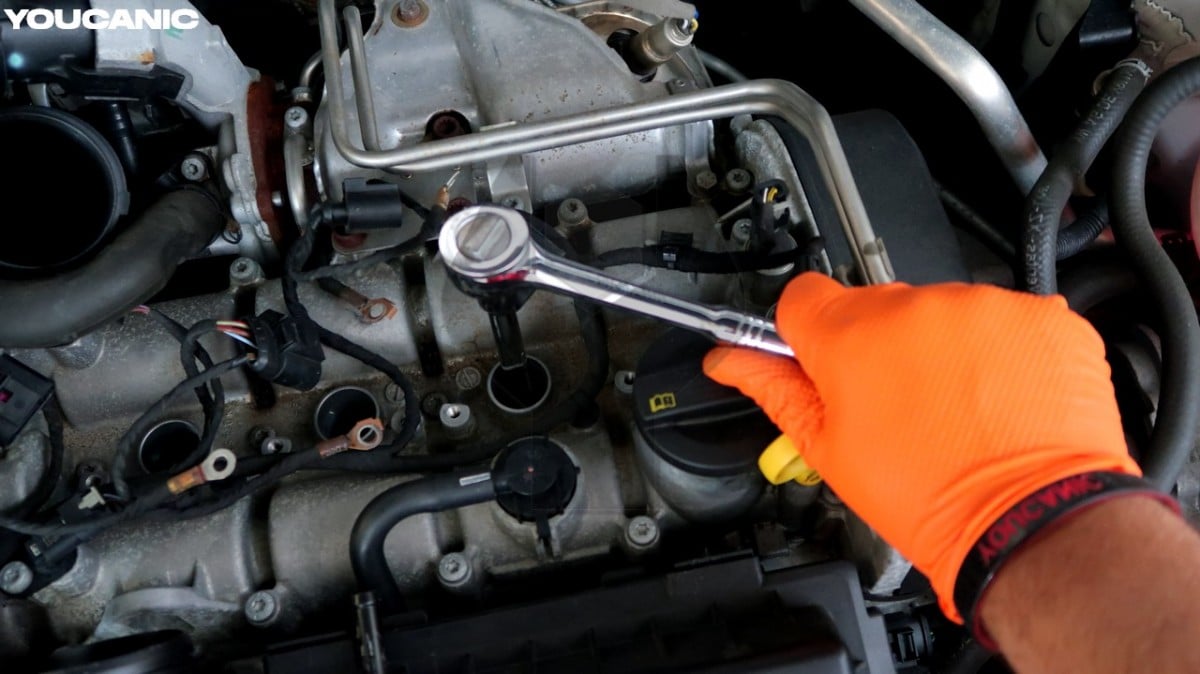 Remove spark plug VW Golf Jetta Passast