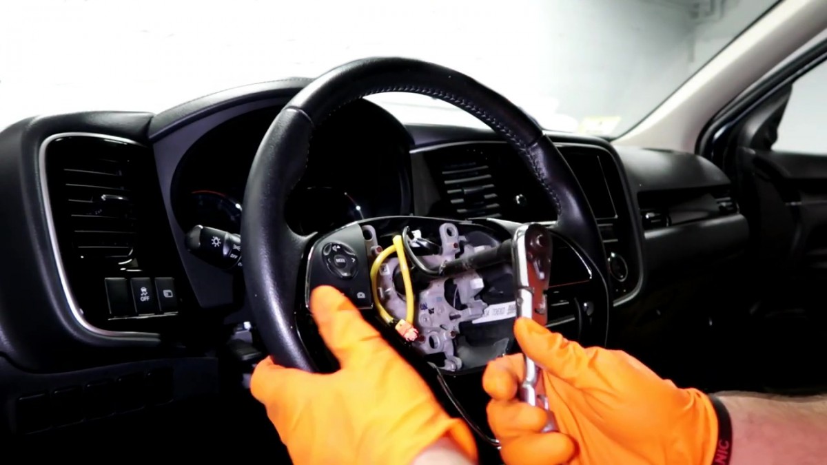 remove-steering-bolt