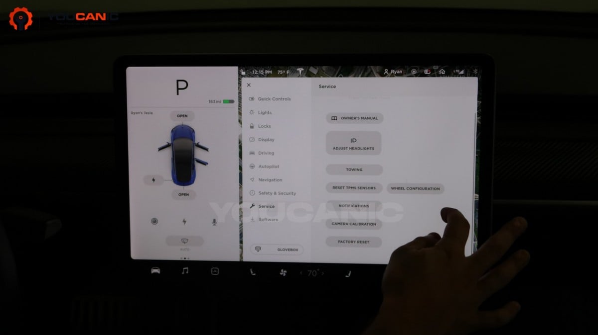 Clean tesla touch screen