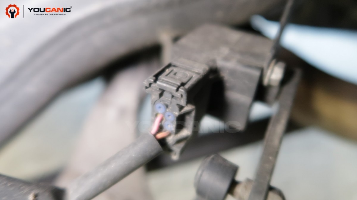 unplug electrical connector rear level sensor