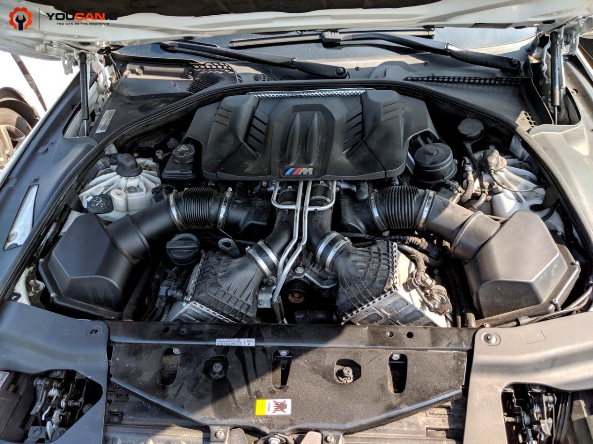 BMW engine with low engine oil levell