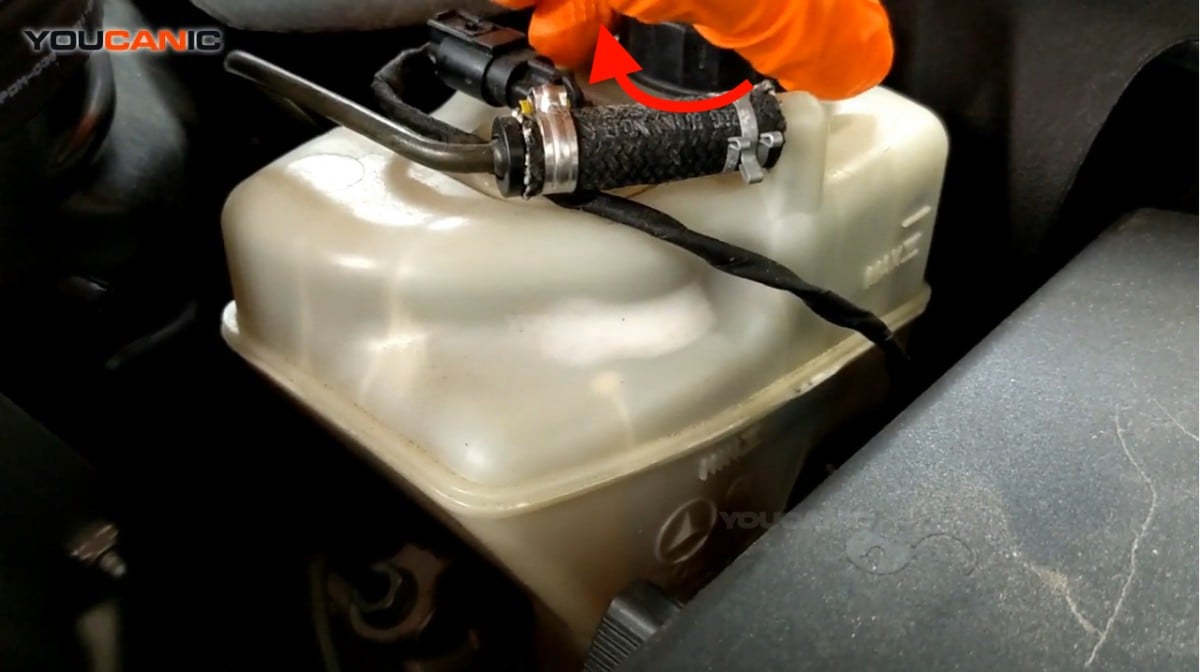Closing the cap of the brake fluid reservoir.