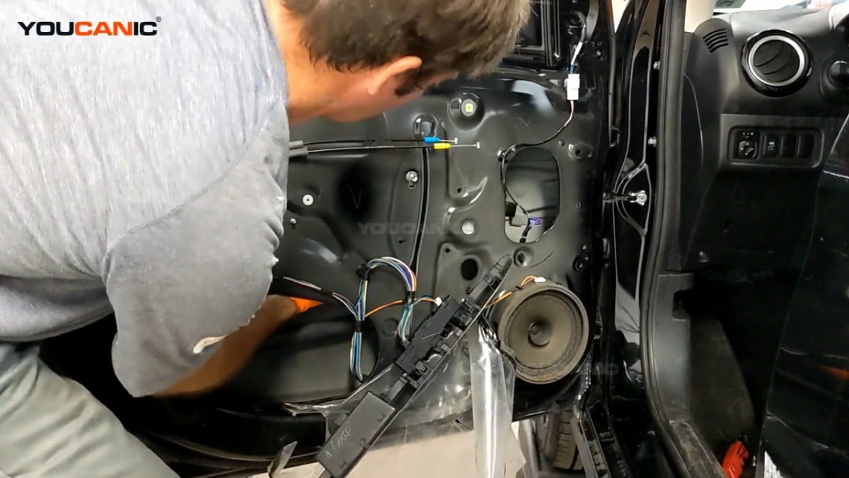 Removing the door regulator and motor of the Mitsubishi Mirage.