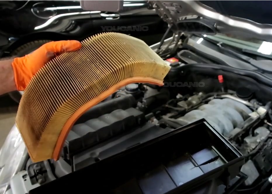 Removing the old air filter of the Mercedes Benz SL500.