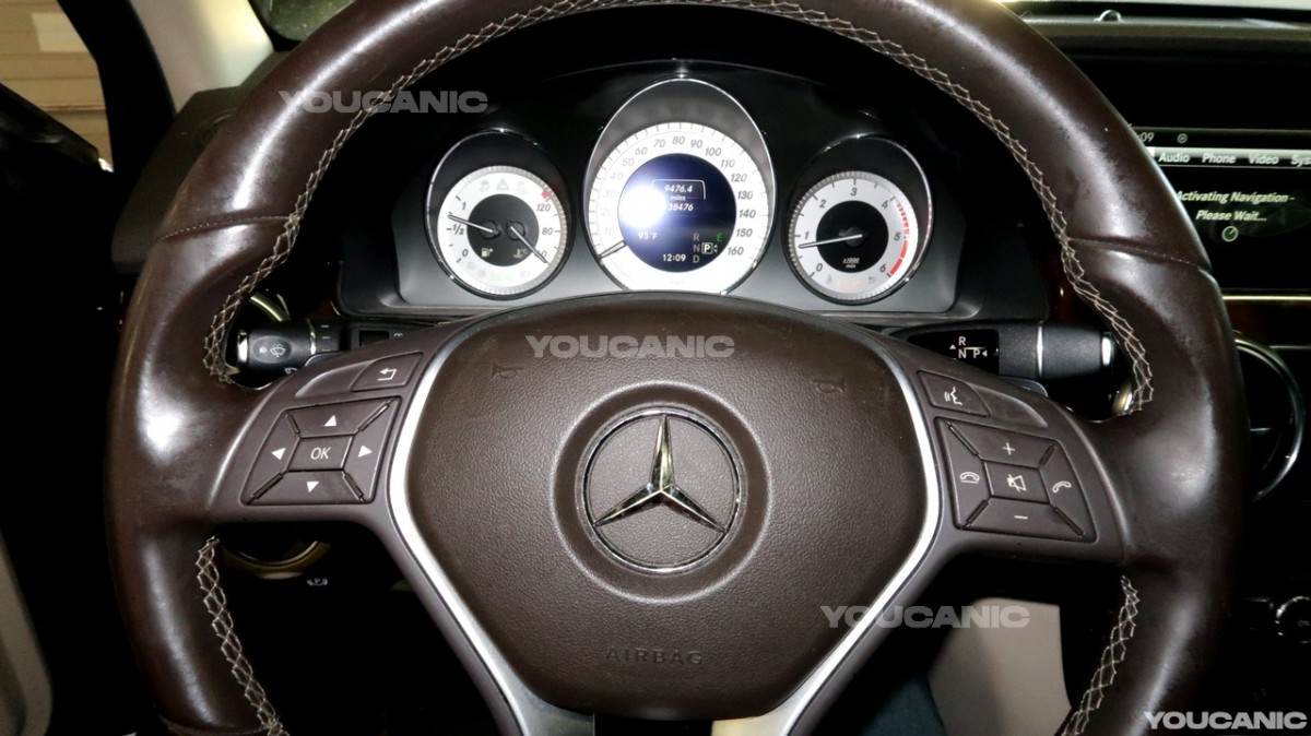 Steering wheel of the Mercedes-Benz GLK Class.