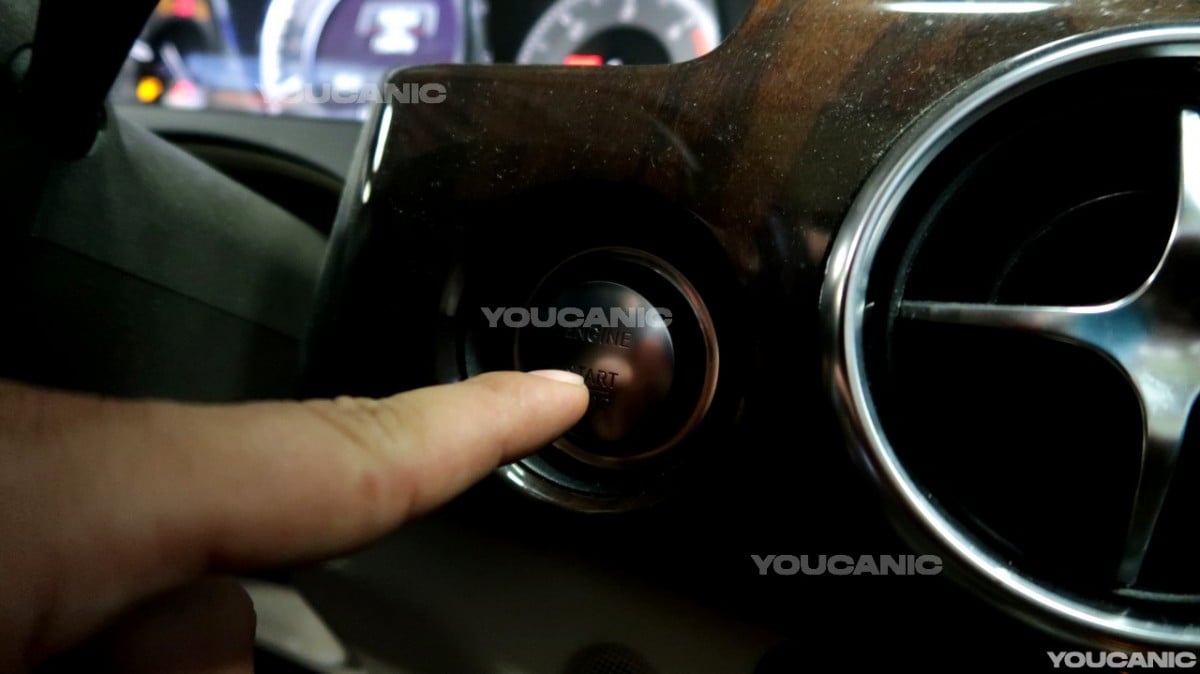 Engine start button of the Mercedes Benz GLK Class