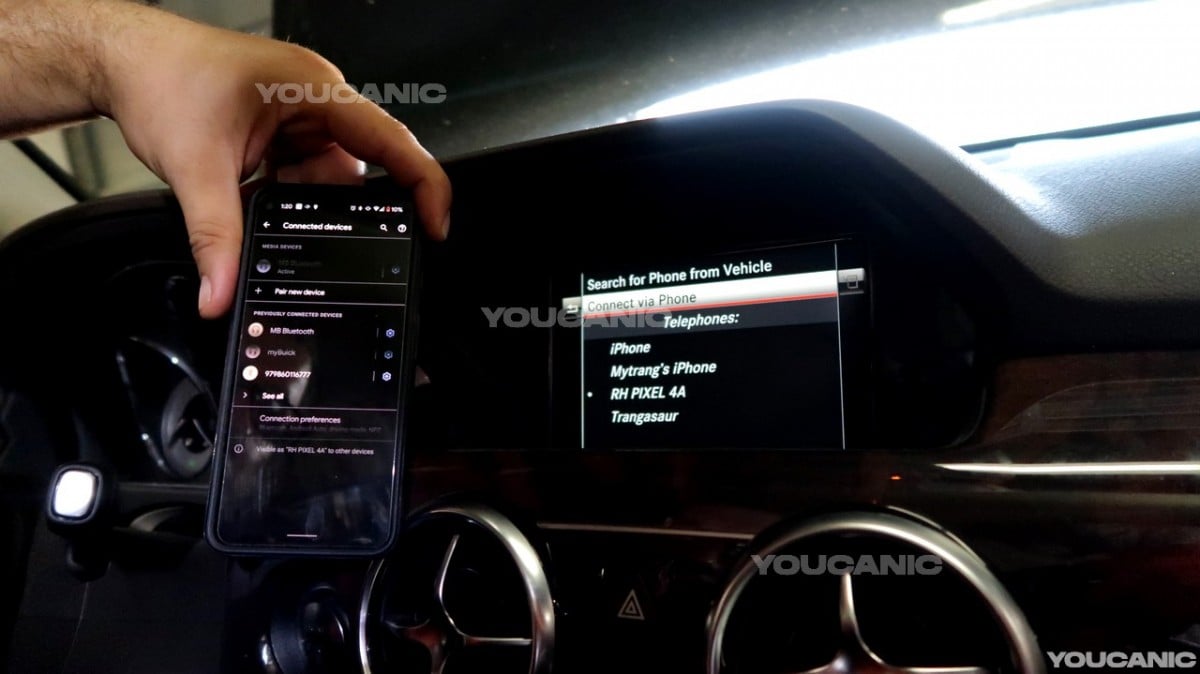 Connecting to the Bluetooth of the vehicle.