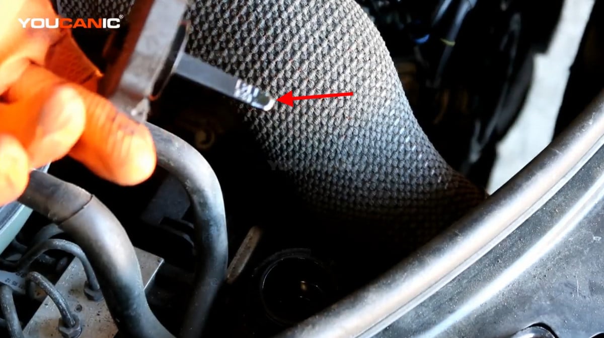 The indicator on the dipstick of the steering fluid cap.