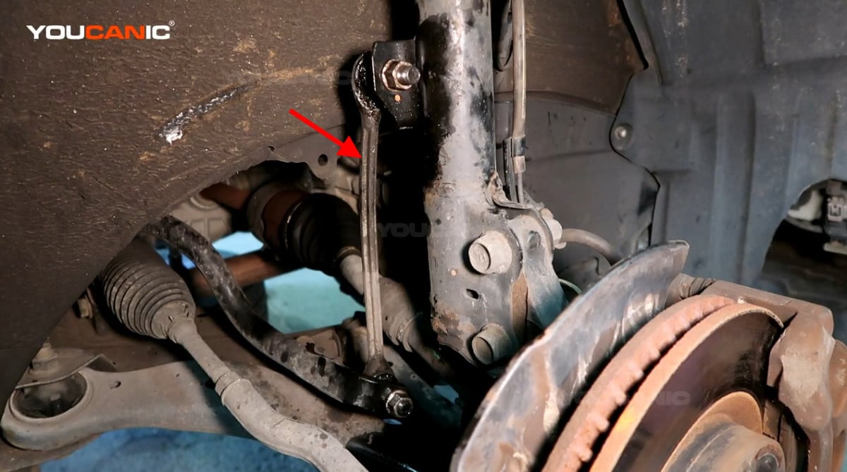 The sway bar link of the Toyota Camry 2012.