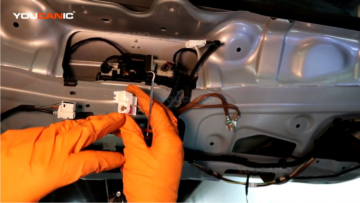 Disconnecting the electrical connector of the reverse camera.