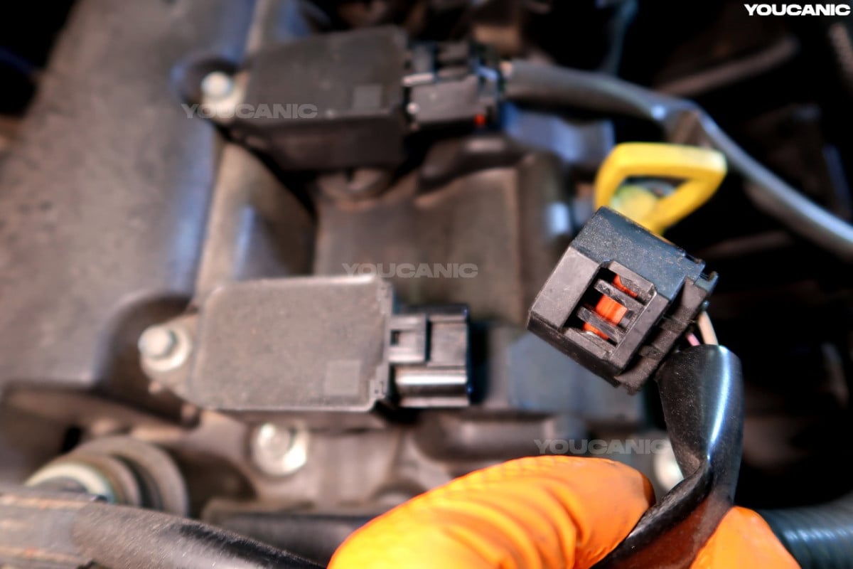 Disconnecting the electrical connector of the ignition coil.