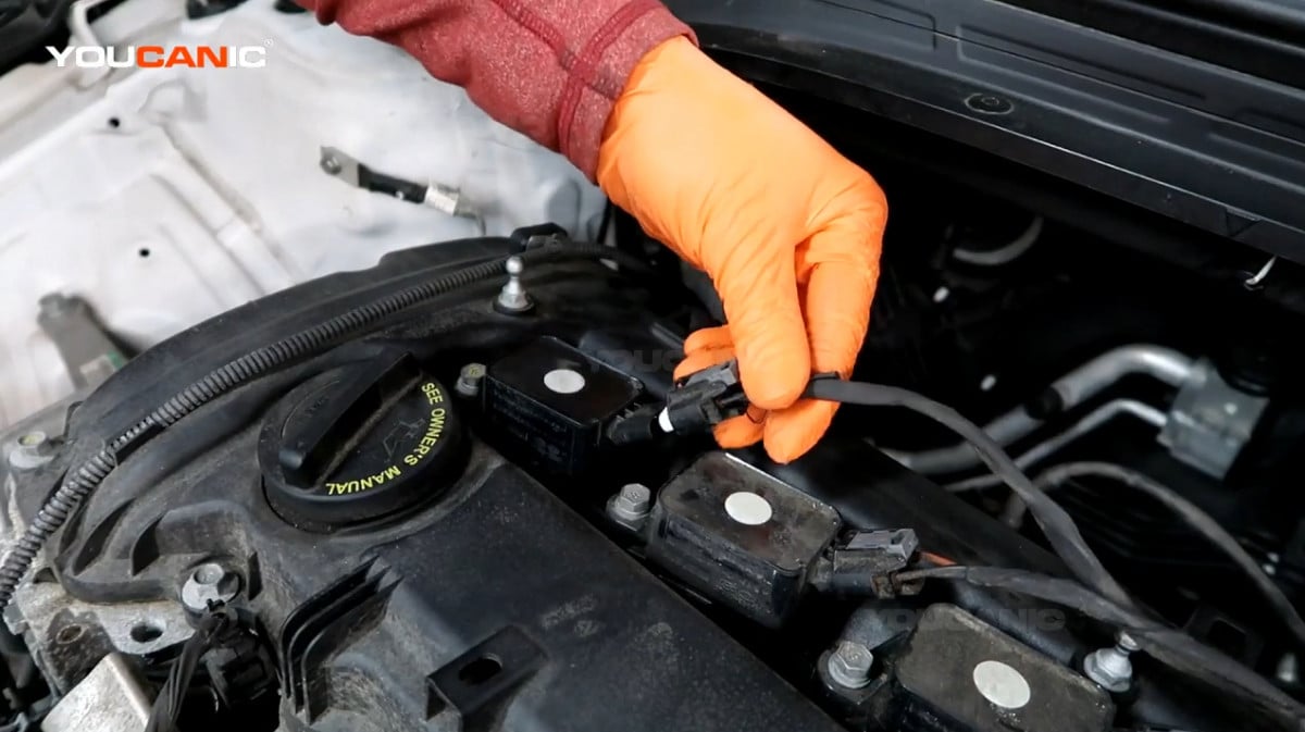 Reconnecting the electrical connector of the ignition coil.