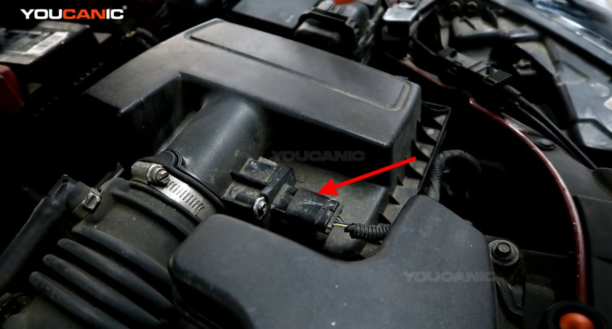The mass airflow sensor of the Ford Fusion.