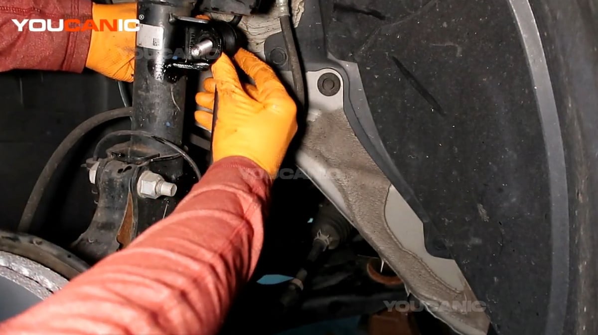 Installing the sway bar link of the Nissan Sentra.