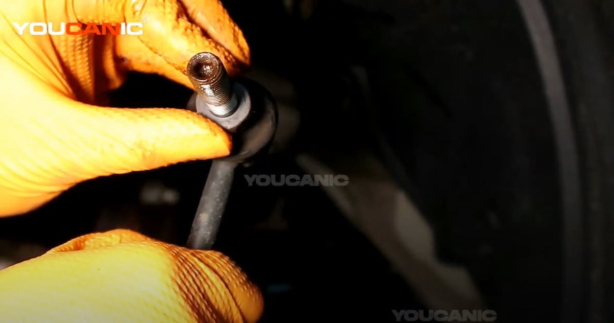 Removing the sway bar link of the Nissan Sentra.